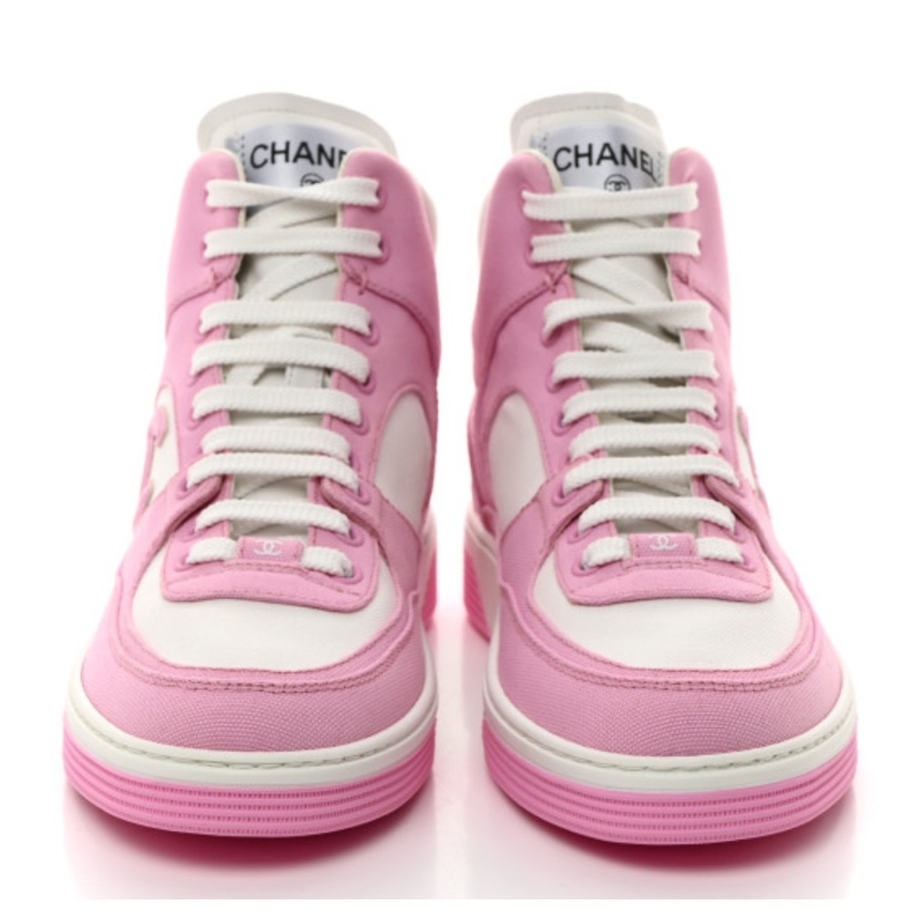 SOLD ! 🛑CHANEL PINK & WHITE HIGH TOP SNEAKERS. NIB SIZE 8.5 - Picture 2 of 14